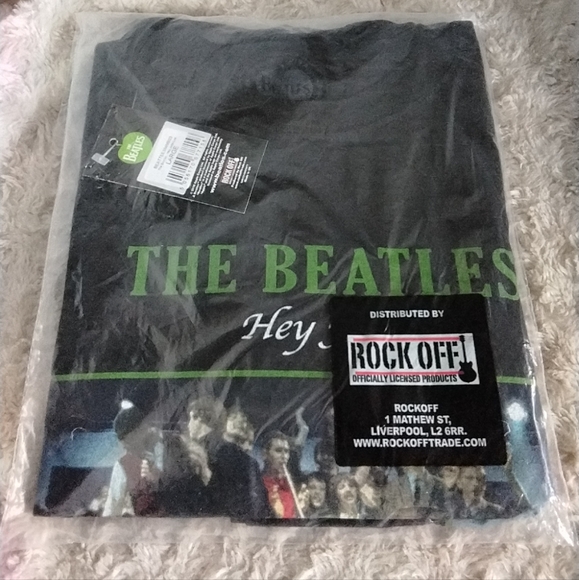 NEW: The Beatles Unisex T-Shirt: Hey Jude Live. New in package with tags. - Picture 1 of 6